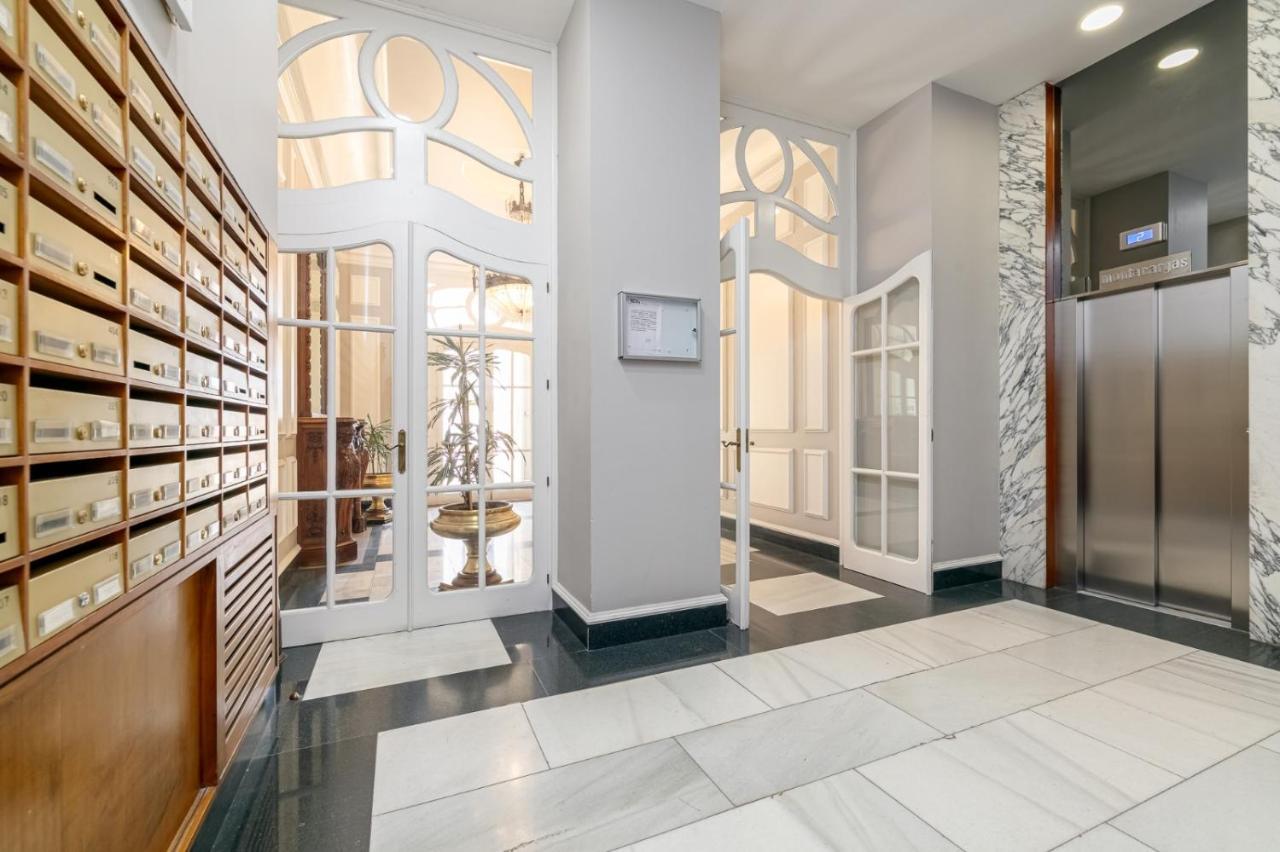 Suite De Lujo Puerta Del Sol+Parking Vigo Exterior photo